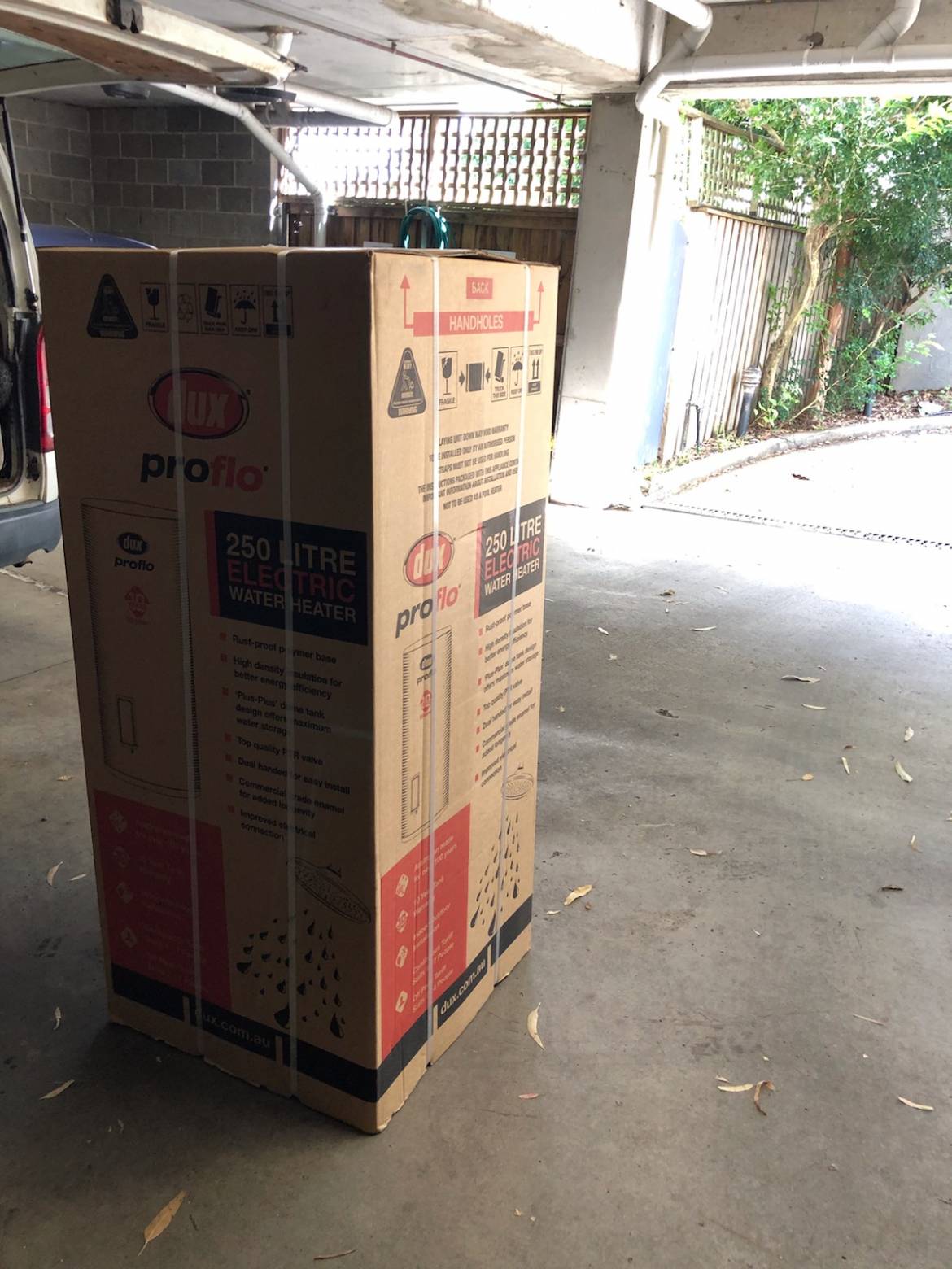 9.3.21-Dux-Proflo-250T136-electric-250ltr-hot-water-system-brand-new-in-box.jpg